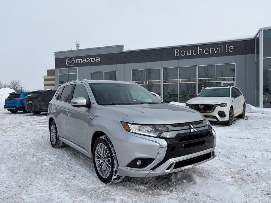 Mitsubishi Outlander PHEV LE S-AWC JAMAIS ACCIDENTÉ CUIR TOIT OUVRAN 2020 à Boucherville, Québec - w940px