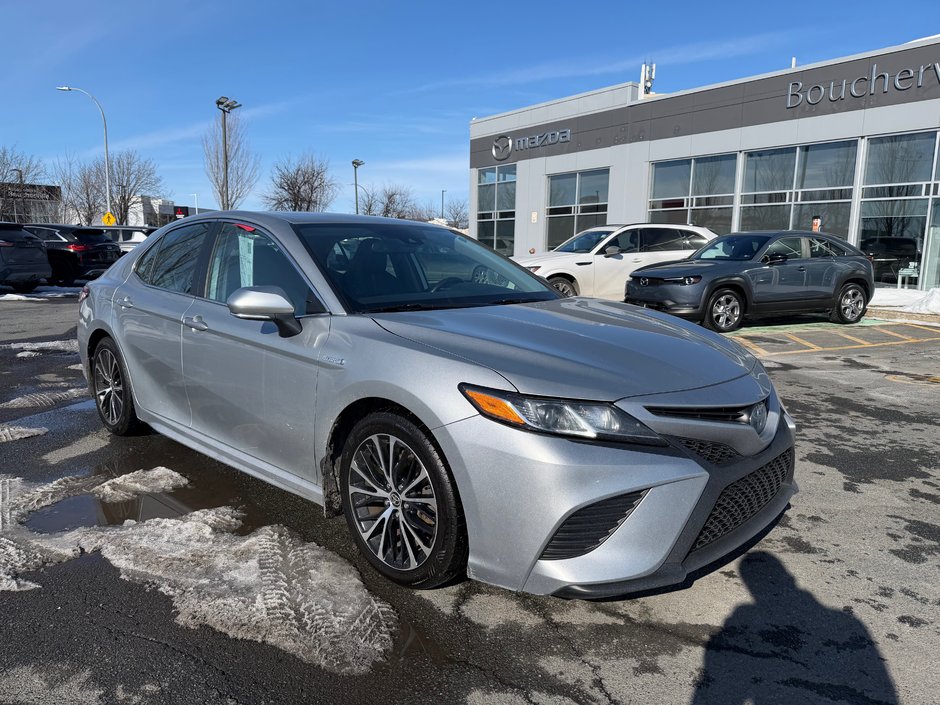 Toyota Camry HYBRID SE TOIT OUVRANT CUIRE 2020 à Boucherville, Québec - w940px