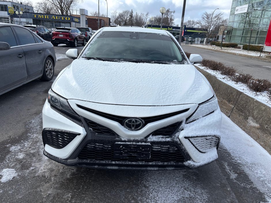 2022 Toyota Camry SE in Montreal, Quebec - w940px