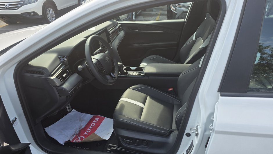Toyota Camry SE 2026-12
