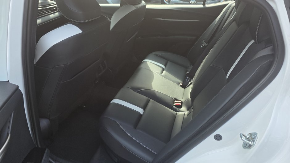 Toyota Camry SE 2026-13