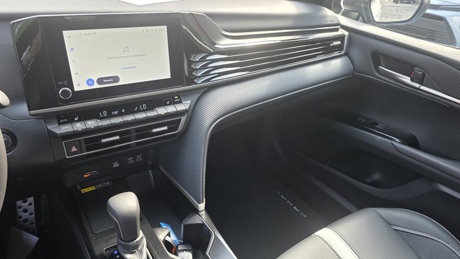 Toyota Camry SE 2026-10