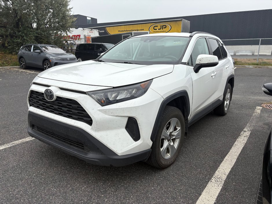 Toyota RAV4 LE AWD 2019 à Boucherville, Québec - w940px