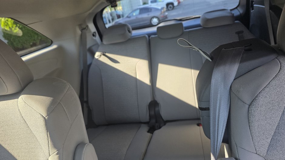 2024 Toyota Sienna LE-13