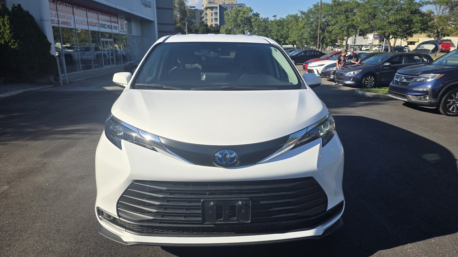 2024 Toyota Sienna LE-1