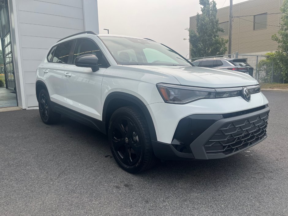 2025 Volkswagen Taos Comfortline Black Edition in Boucherville, Quebec - w940px