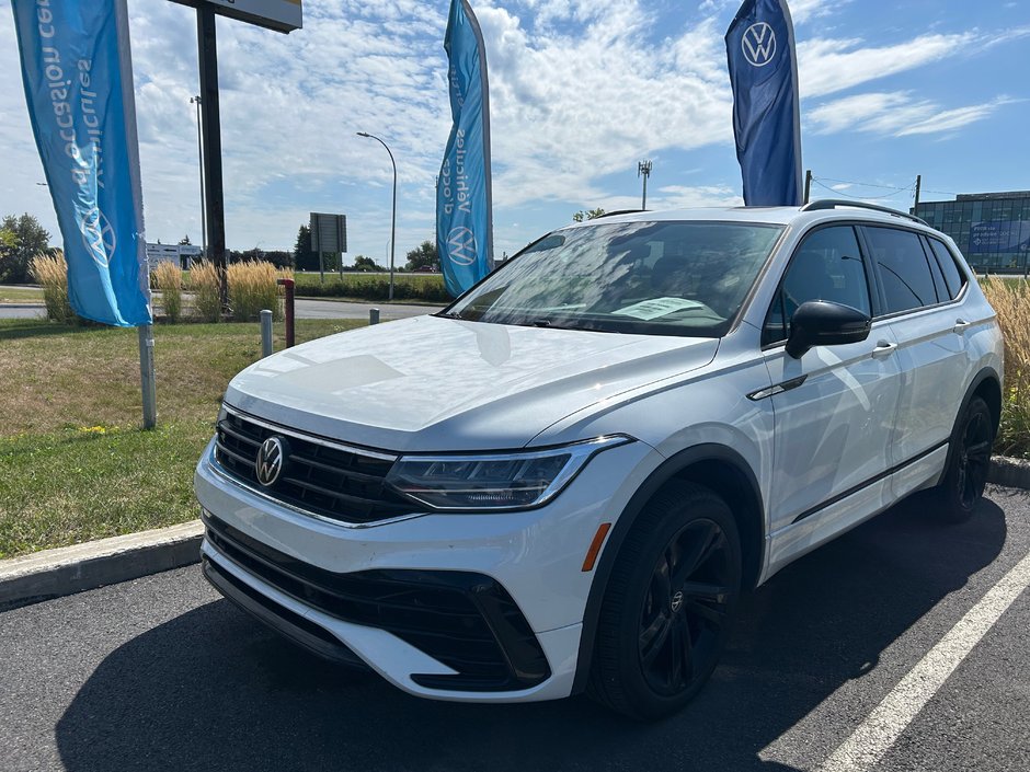 Volkswagen Tiguan Comfortline R-Line Black Edition 2023 à Boucherville, Québec - w940px
