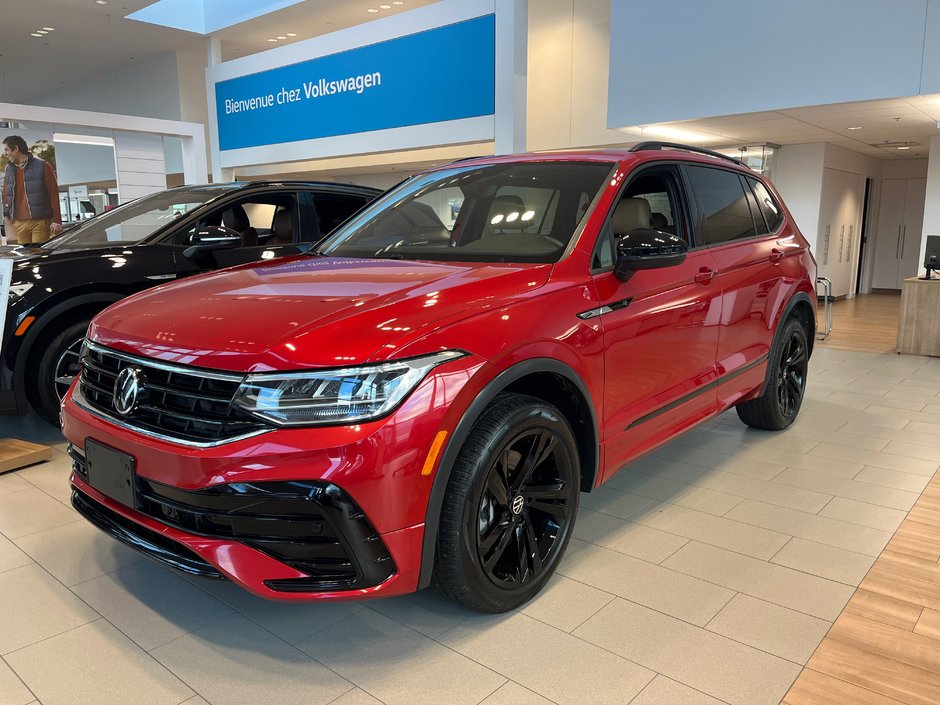 Volkswagen Tiguan Comfortline R-Line Black Edition 2024 à Boucherville, Québec - w940px