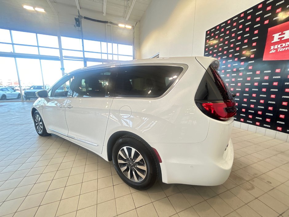 Chrysler Pacifica Hybrid Limited 2022-7