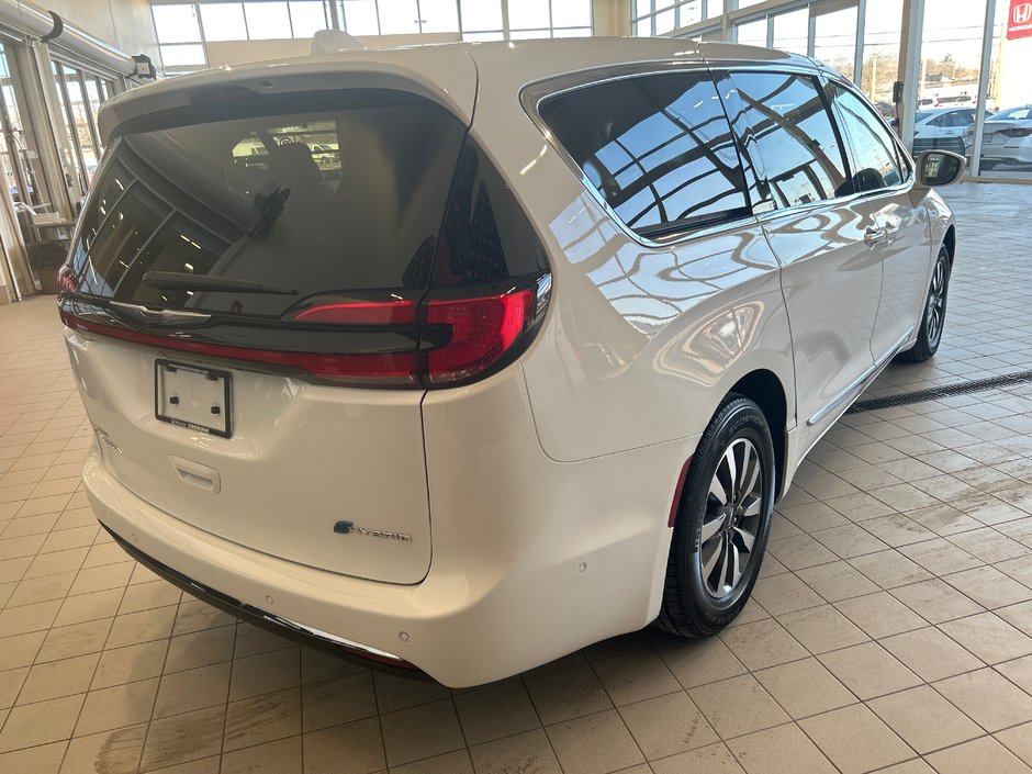 Chrysler Pacifica Hybrid Limited 2022-5