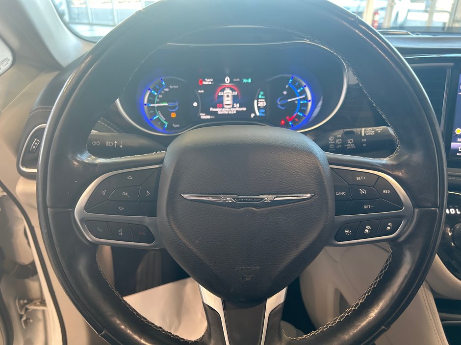 Chrysler Pacifica Hybrid Limited 2022-35