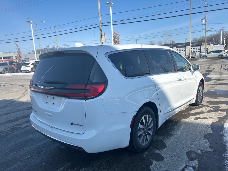 2022 Chrysler Pacifica Hybrid Limited-5