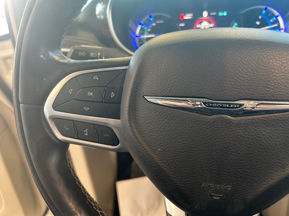 Chrysler Pacifica Hybrid Limited 2022-37