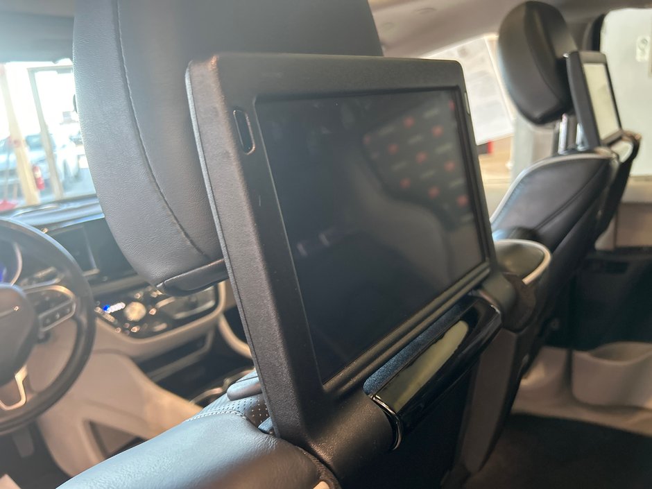 Chrysler Pacifica Hybrid Limited 2022-9