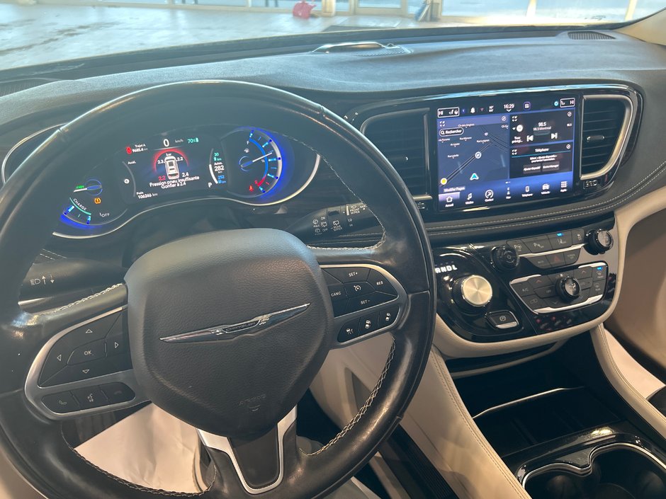 Chrysler Pacifica Hybrid Limited 2022-39