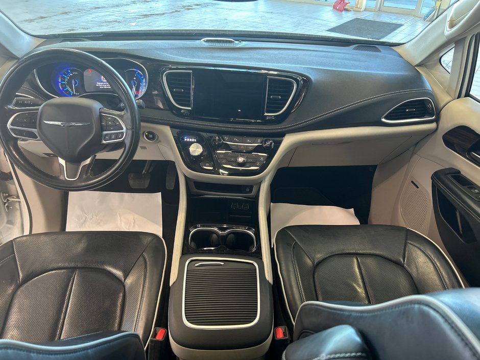 Chrysler Pacifica Hybrid Limited 2022-18