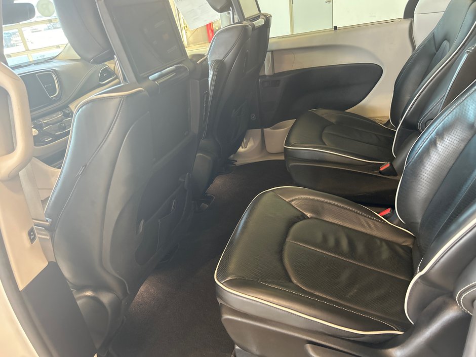 Chrysler Pacifica Hybrid Limited 2022-8