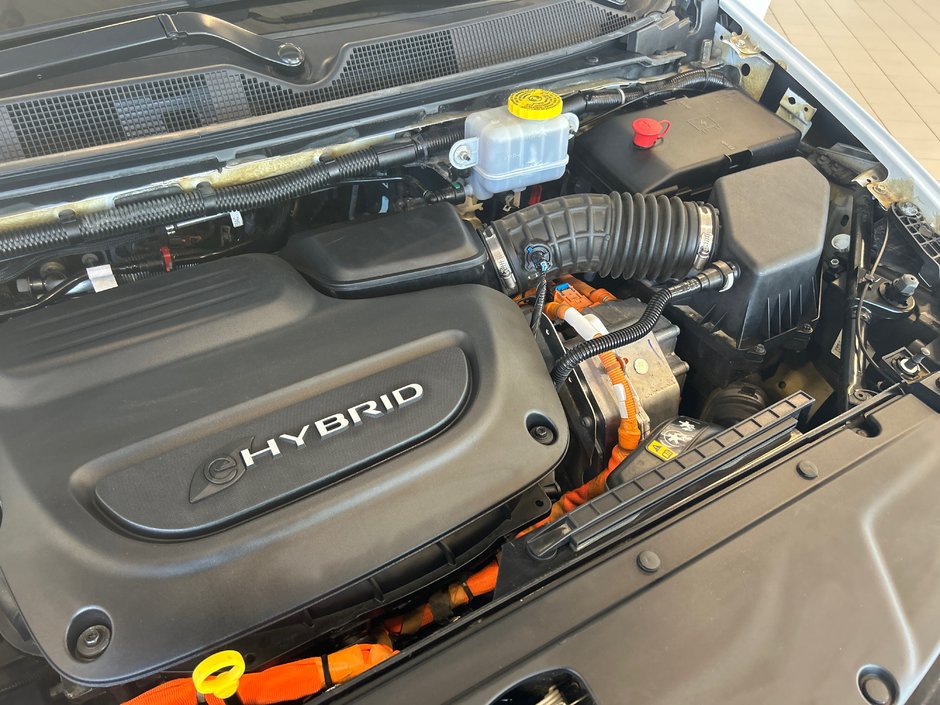Chrysler Pacifica Hybrid Limited 2022-23