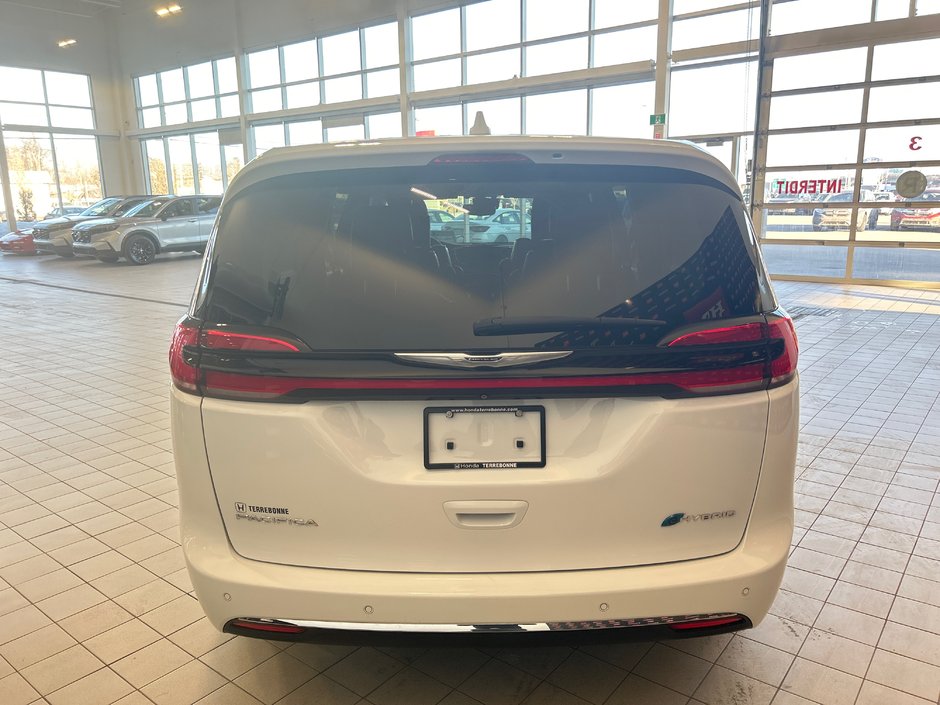 Chrysler Pacifica Hybrid Limited 2022-6