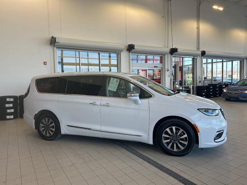 Chrysler Pacifica Hybrid Limited 2022-4
