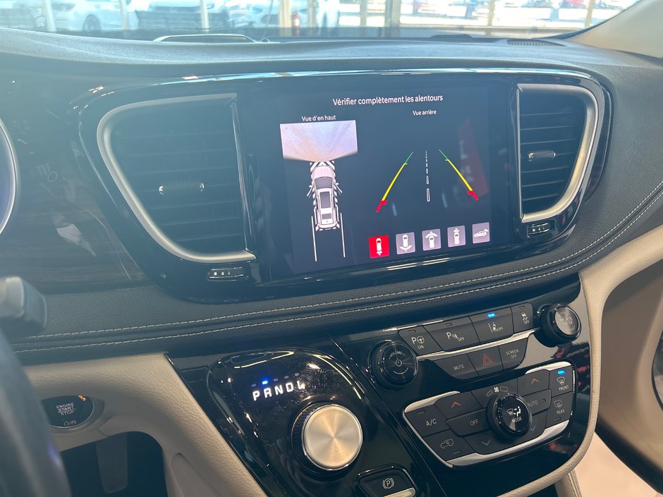 Chrysler Pacifica Hybrid Limited 2022-32