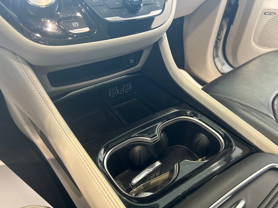 Chrysler Pacifica Hybrid Limited 2022-29