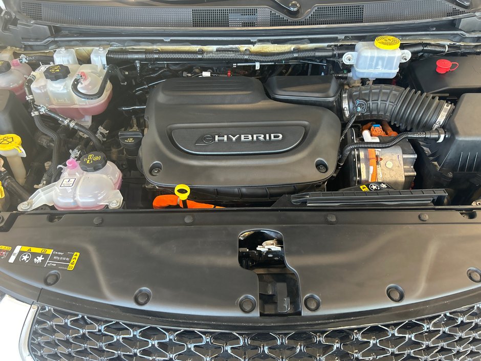 Chrysler Pacifica Hybrid Limited 2022-21