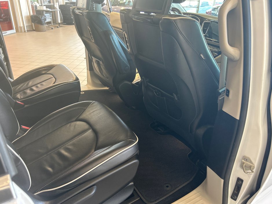 Chrysler Pacifica Hybrid Limited 2022-14