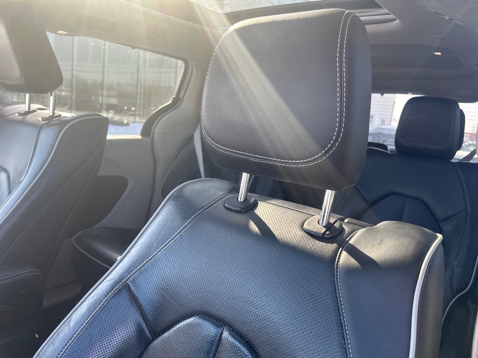 2022 Chrysler Pacifica Hybrid Limited-9