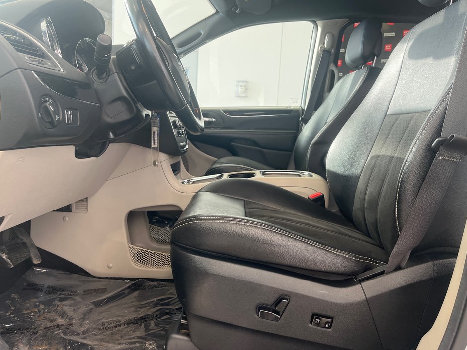 2019 Dodge Grand Caravan SXT Premium Plus-34