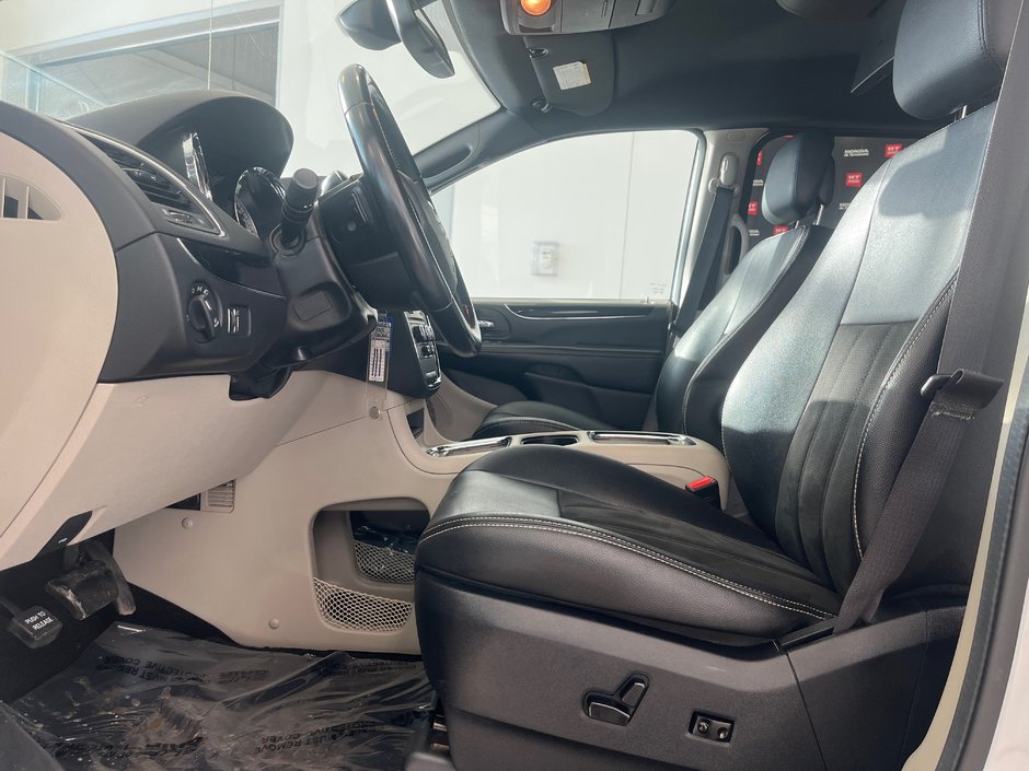 2019 Dodge Grand Caravan SXT Premium Plus-12