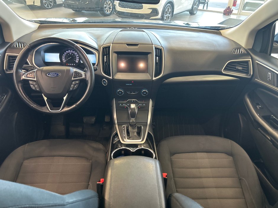 Ford Edge SEL 2017-9