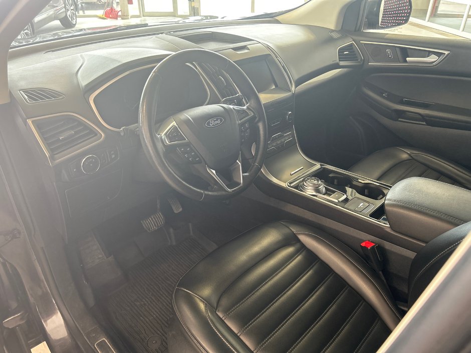 2020 Ford Edge SEL-17