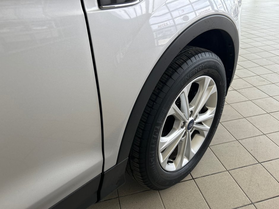 Ford Escape SE 2018-13