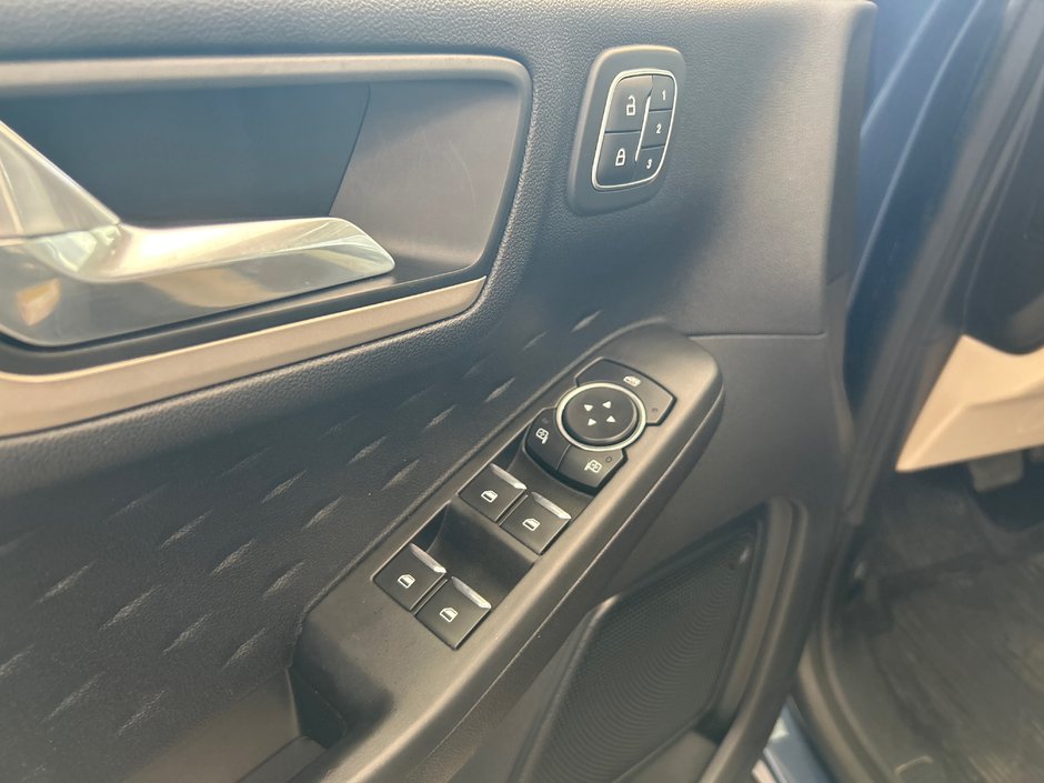 2020 Ford Escape SEL-22