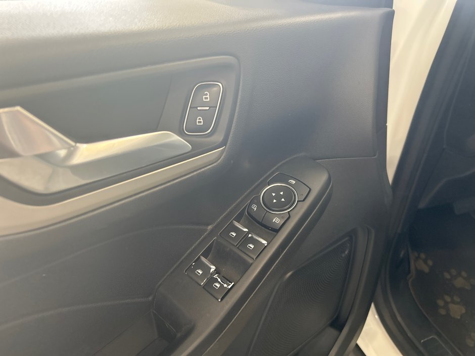 2021 Ford Escape SEL-21