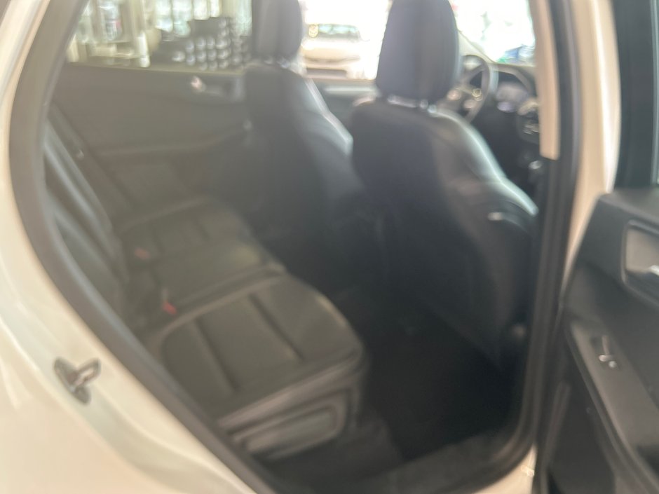 2021 Ford Escape SEL-11