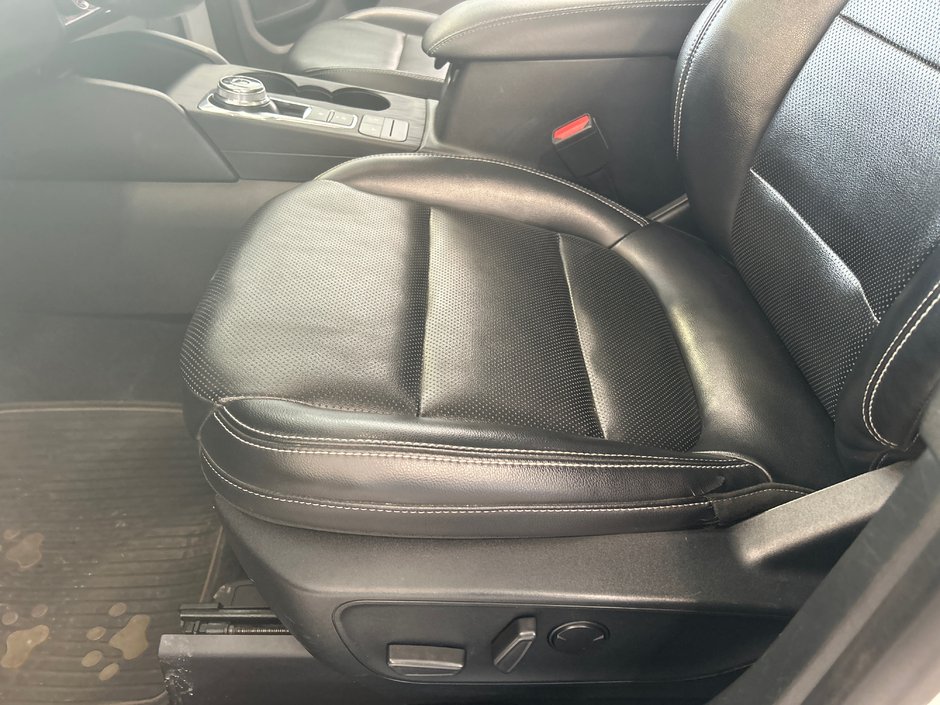 2021 Ford Escape SEL-18