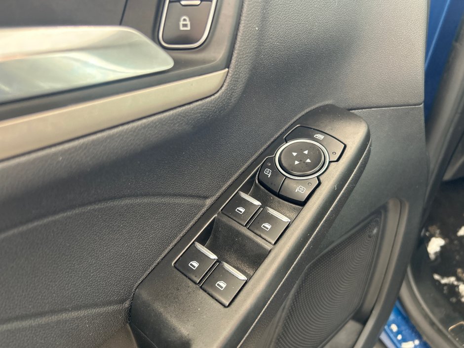 Ford Escape SEL Plug-In Hybrid 2022-9
