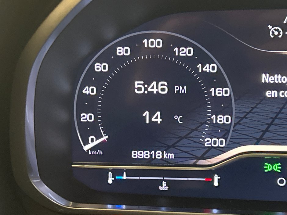 GMC Yukon SLT 2023-35