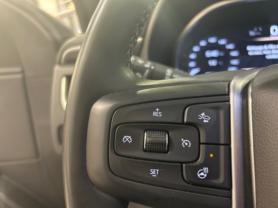 GMC Yukon SLT 2023-32