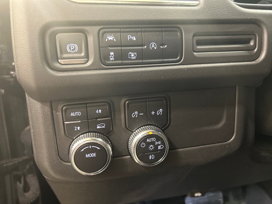 GMC Yukon SLT 2023-26