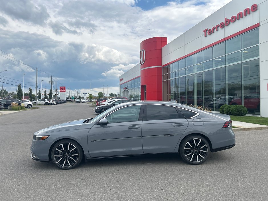 Honda Accord Hybrid Touring 2023-1