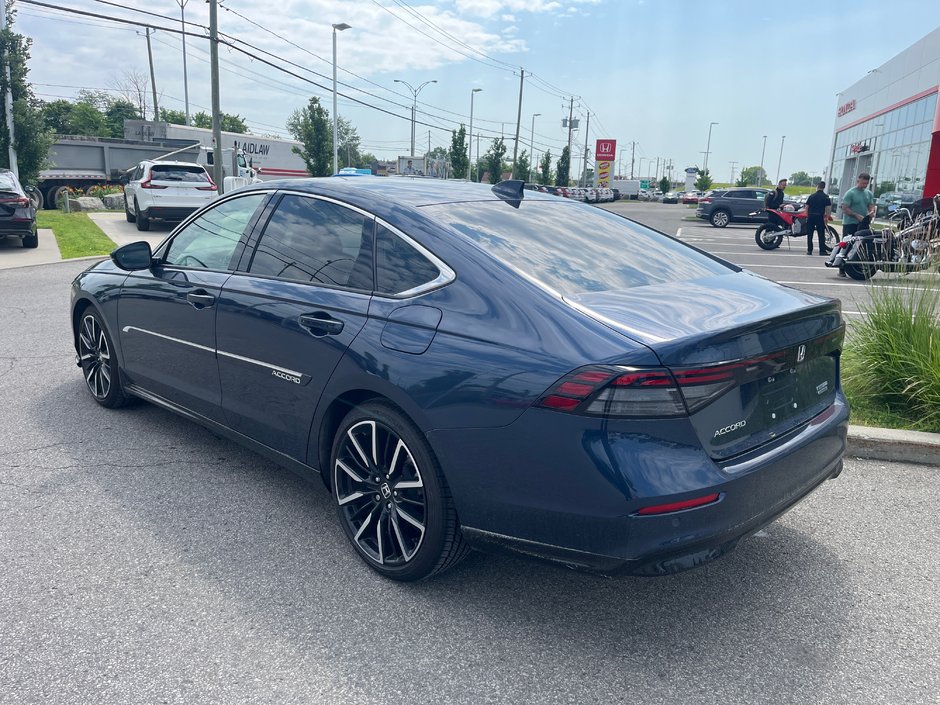 Honda Accord Hybrid Touring 2025-10