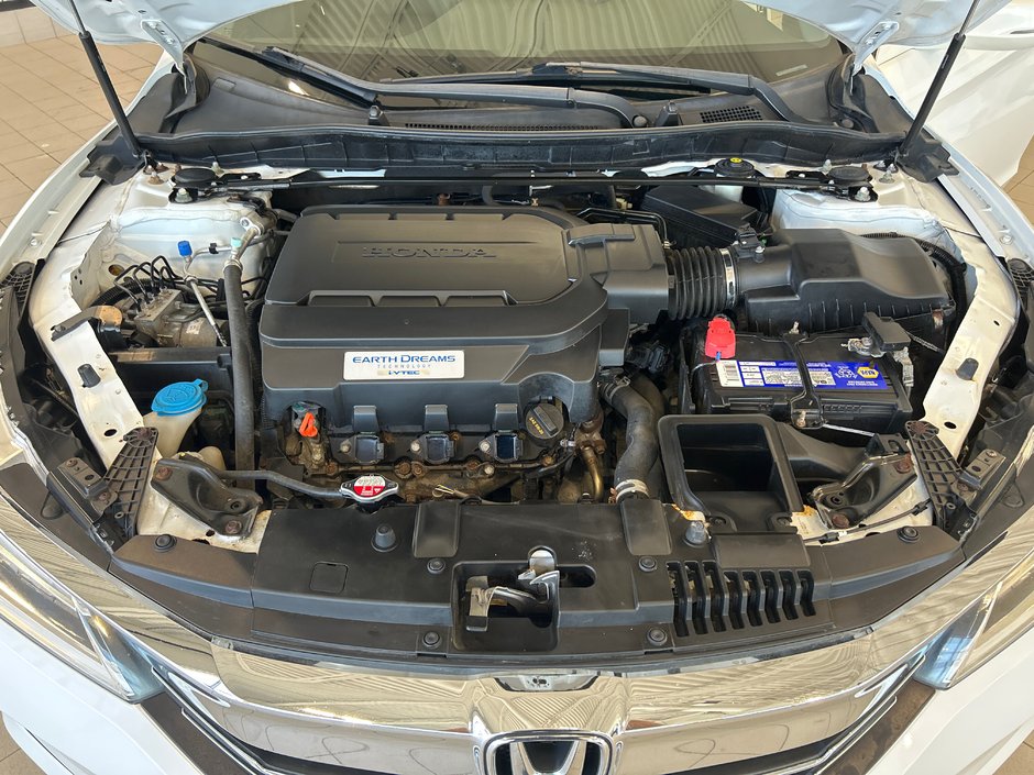 Honda Accord Sedan Touring 2017-32