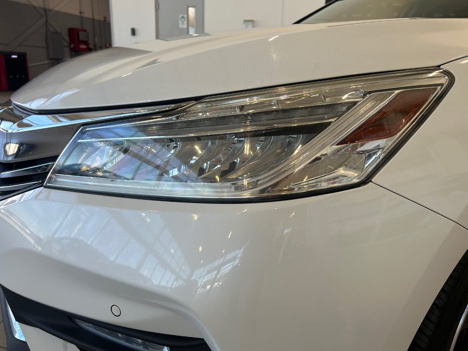Honda Accord Sedan Touring 2017-15