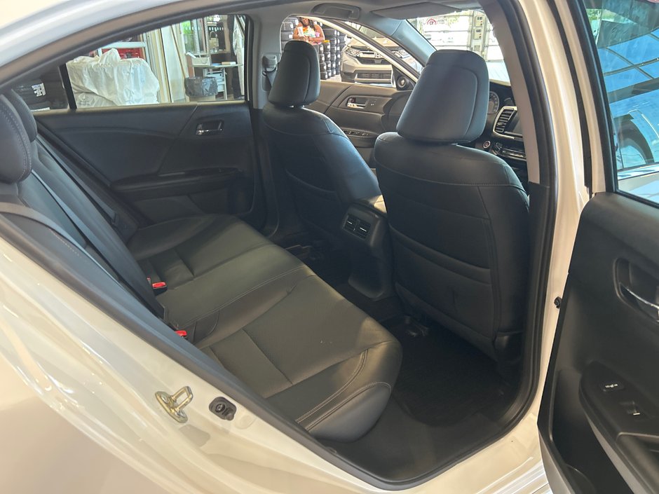 Honda Accord Sedan Touring 2017-11