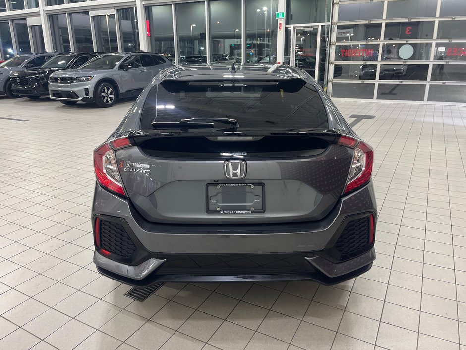 Honda Civic Hatchback LX 2017-5