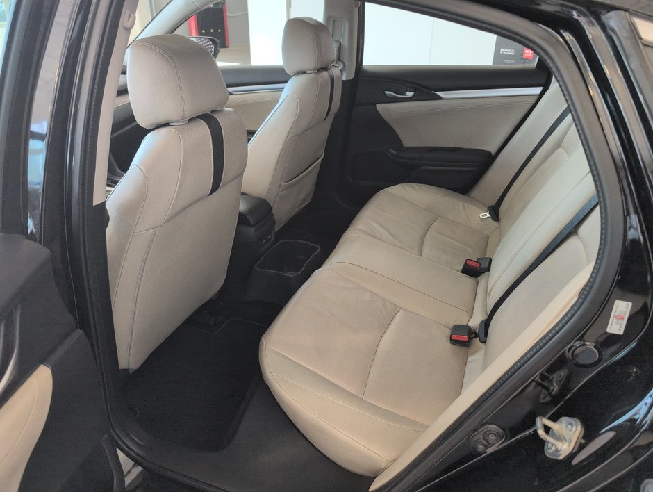 Honda Civic Sedan Touring 2016-10