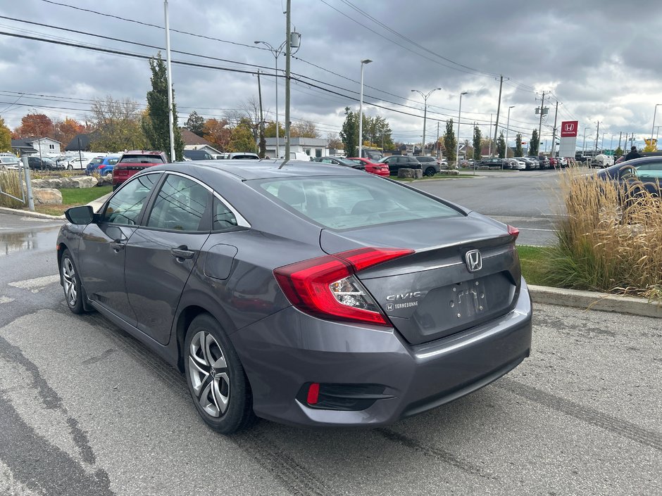 Honda Civic Sedan LX 2017-3